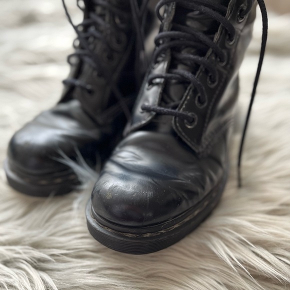 Dr. Martens 8-Hole Monochrome Black Vintage - Picture 7 of 9